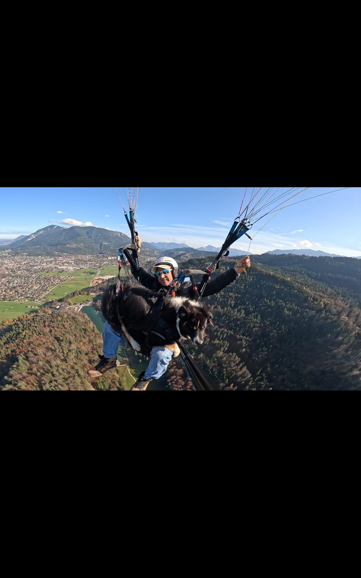 Sebastião and Piloto the dog tandem flying above Garmisch
